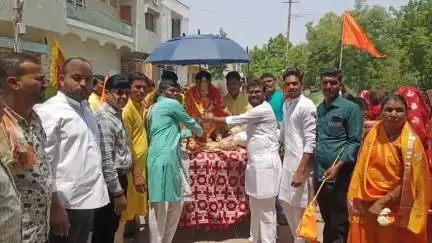 बुरहानपुर नगर: न्यू इंदिरा कॉलोनी में आशा देवी माता मंदिर में प्राण-प्रतिष्ठा को लेकर निकली भव्य शोभायात्रा
