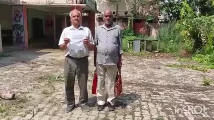 संडीला: सण्डीला के अशराफ टोला निवासी लाल जी वैश्य ने स्थगन आदेश के बावजूद निर्माण कार्य कराने की शिकायत डीएम से की