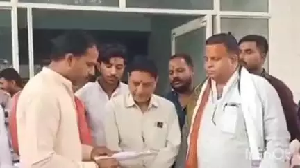 उज्जैन शहर: पुजारी का अपमान करने वालों के खिलाफ कार्रवाई की मांग को लेकर अखिल भारतीय पुजारी महासंघ ने कलेक्टर को दिया ज्ञापन