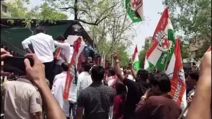 जयपुर: प्रदेशभर में चिरंजीवी योजना लागू करने की मांग को लेकर युवा कांग्रेस ने कलेक्ट्रेट पर किया प्रदर्शन, हुई धक्का-मुक्की
