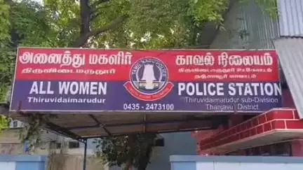 திருவிடைமருதூர்: காலை 11:00 மணி வரை அனைத்து மகளிர்  காவல் நிலையம் திறக்கப்படாமல் இருந்த வீடியோ சமூக வலைத்தளங்களில் வைரல்