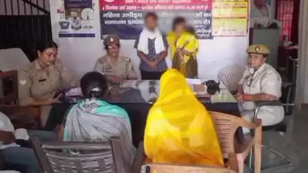नौगढ़: टूटते परिवार को जोड़ने की पहल कार्यक्रम के तहत महिला थाना पर 2 परिवारों के बीच समझौता कराकर बिखरने से बचाया गया