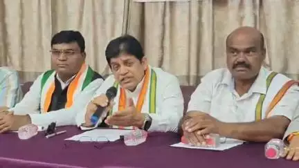 जांजगीर: जिला मुख्यालय में हुई प्रेस कॉन्फ्रेंस, सरकार पर 10,463 स्कूलों को बंद करने का आरोप लगाया गया