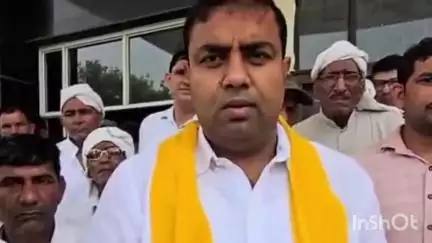 सोनीपत: मांगों को लेकर डीसी ऑफिस पहुंचे किसान, उपायुक्त को सौंपा ज्ञापन