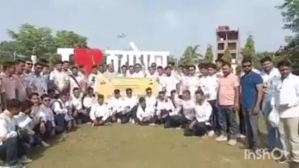श्योपुर: 'मां तुझे प्रणाम योजना' के युवा विजिटर पहुंचे श्योपुर, बायपास पार्क में संवाद कार्यक्रम हुआ आयोजित