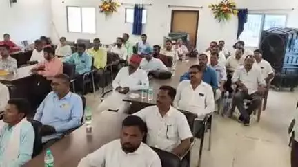 झाझा: झाझा प्रखंड कार्यालय में प्रखंड स्तरीय बैठक में योजनाओं की समीक्षा की गई, उठे कई सवाल