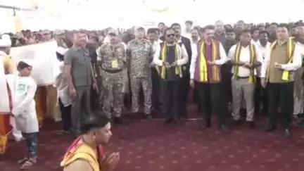 गडचिरोली: शहीद पांडू आलम सभागृह गडचिरोली येथे आत्म समर्पित नक्षलवाद्यांचा विवाह सोहळा संपन्न