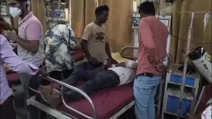 एटा: गांव सेंथरी के समीप अज्ञात वाहन ने बाइक को पीछे से मारी टक्कर, ढाई वर्षीय मासूम की मौत, 6 माह की मासूम सहित दंपति घायल