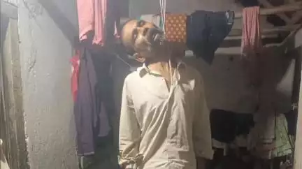 বহরমপুর: ভাকুড়ি চত্বরে গলায় ফাঁস দিয়ে আত্মহত্যা এক ব্যক্তির, ময়নাতদন্তের জন্য পাঠানো হয় বহরমপুর মর্গে