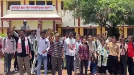 खरगौन: एबीवीपी ने क्रांति सूर्य टंट्या भील विश्वविद्यालय में छात्रों की समस्याओं को लेकर ज्ञापन सौंपा