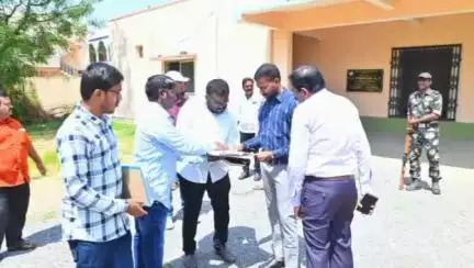 జగిత్యాల: జగిత్యాల జిల్లాలోని ఈ వీ ఎం గోడౌన్ కేంద్రాన్ని పరిశీలించిన జిల్లా కలెక్టర్ బి సత్యప్రసాద్