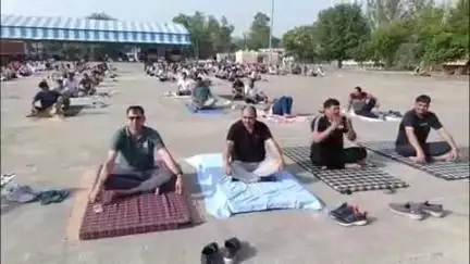 चरखी दादरी: चरखी दादरी अनाजमंडी में आयुष विभाग द्वारा योग प्रशिक्षण शिविर का आयोजन, पुलिस कर्मचारियों ने किया योगाभ्यास