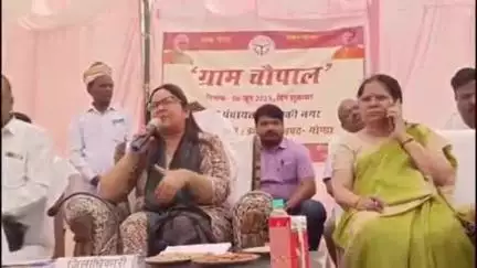 गोंडा: जानकीनगर ग्राम पंचायत में DM नेहा शर्मा ने प्रशासनिक अधिकारियों के साथ किया ग्राम चौपाल, सुनी ग्रामीणों की समस्याएं