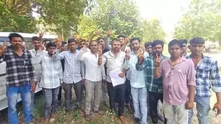 છોટાઉદેપુર: જિલ્લામાં ગ્રામ પંચાયતોની ચૂંટણીને લઈને આજે તાલુકામાં બીજા દિવસે પણ સરપંચ પદના ઉમેદવારોએ પોતાની ઉમેદવારી ફોર્મ ભર્યા.