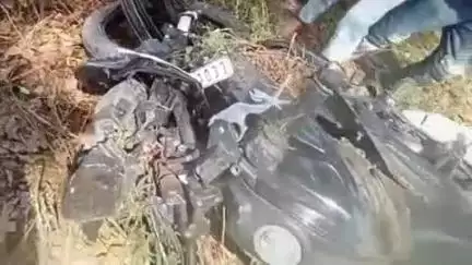 बांसी: बांसी धानी मार्ग पर बिशुनपुर मुस्तहकम गांव के पास ई-रिक्शा और बाइक की टक्कर में दो युवक गंभीर रूप से घायल