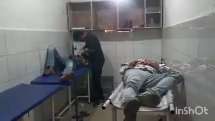बिंदकी: बिंदकी कस्बे के निकट महरहा रोड बाईपास व कुंवरपुर रोड फिरोजपुर मोड़ पर दो अलग-अलग मार्ग दुर्घटनाओं में तीन लोग घायल