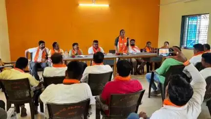 સંખેડા: તડવી સમાજની વાડી ખાતે આગામી કાર્યક્રમોને લઈને મંડલ કાર્ય શાળા યોજાઇ, જિલ્લા પંચાયત પ્રમુખ અને મહામંત્રી ઉપસ્થિત રહ્યા.