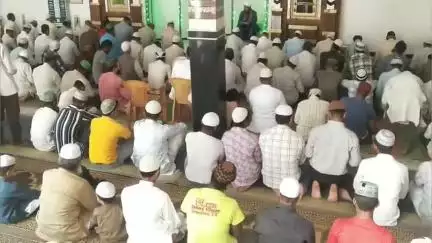 बांगरमऊ: जुमे की नमाज में मौलाना की अपील, खुले में न करें कुर्बानी, वेस्टेज नगर पालिका को दें, अमन चैन की मांगी दुआ