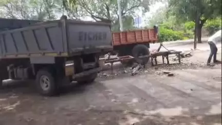 जिल्हाधिकारी विवेक जॉन्सन यांनी जिल्ह्यातील घरकुलधारकांना आजपासून 05 ब्रास वाळू देण्यास सुरुवात झाली