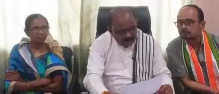 दंतेवाड़ा: बस्तर विधायक लखेश्वर बघेल ने दंतेवाड़ा कांग्रेस भवन में की प्रेस वार्ता