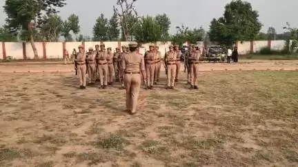 अमरोहा: अमरोहा के एसपी ने पुलिस लाइन का किया निरीक्षण, टोलीवार करवाई ड्रिल और दिए निर्देश
