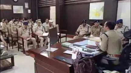 चरखी दादरी: चरखीदादरी SP अर्श वर्मा ने DSP व थाना प्रबंधकों के साथ की अपराध समीक्षा बैठक, कानून व्यवस्था बनाए रखने के दिए निर्देश
