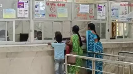 महासमुंद: महासमुंद जिला अस्पताल में मौसम में उतार-चढ़ाव से उल्टी, दस्त और बुखार के मरीजों की संख्या बढ़ी