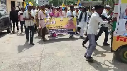 खिलचीपुर: आम आदमी पार्टी द्वारा पदयात्रा एवं कार्यकर्ता सम्मेलन का आयोजन, नगर में रैली निकालकर बस स्टैंड पर किया कार्यक्रम