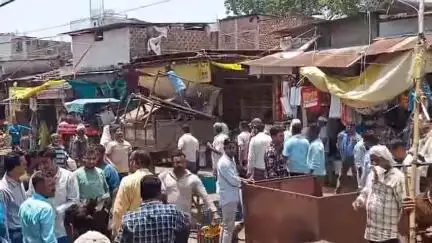 हरदा: हरदा नगरपालिका ने सब्जी मंडी से हटाईं 80 दुकानें, व्यापारियों ने किया विरोध