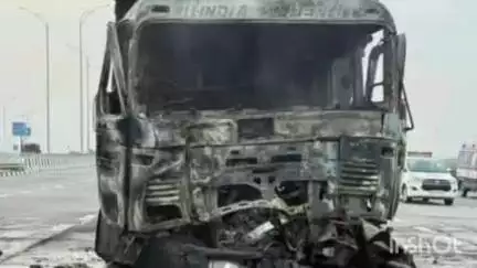 पलवल: केएमपी एक्सप्रेसवे पर ट्राला में ड्राइवर जिंदा जला, कंटेनर ड्राइवर ने अचानक ब्रेक लगाए, आरोपी फरार