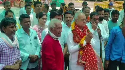 राजगढ़: राजगढ़ सांसद रोडमल नागर ने भैंसवा माताजी धाम में मां बिजासन के दर्शन किए, अधिकारियों से चर्चा की