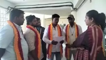 ಚಾಮರಾಜನಗರ: ಜನೌಷಧಿ ಕೇಂದ್ರ ಮುಚ್ಚುವ ಆದೇಶ ಹಿಂಪಡೆಯಬೇಕೆಂದು : ನಗರದಲ್ಲಿ ಜಿಲ್ಲಾಧಿಕಾರಿಗೆ ಮನವಿ ಸಲ್ಲಿಕೆ