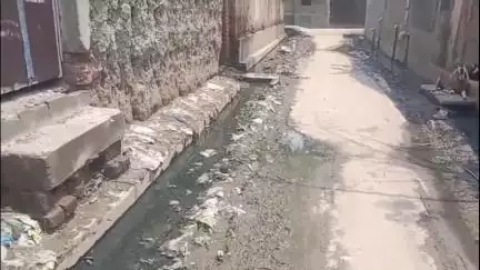 মুরারই ২: আমডোল উওর শিবতলা পাড়ায় অনেকদিন ধরে ড্রেনের বেহাল দশা স্থানীয় বাসিন্দাদের অভিযোগ #jansamasya