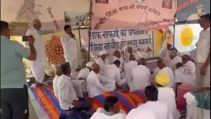 सांचोर: सांचौर को जिला बनाने की मांग का धरना 160वें दिन, ग्रामीणों ने एडीएम को सौंपा ज्ञापन