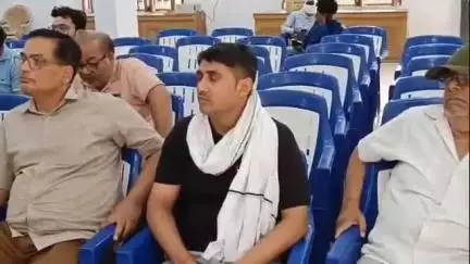 मौदहा: मौदहा कस्बे में पंजीयन कैंप में व्यापारियों को जीएसटी पंजीयन के लिए प्रोत्साहित कर दी गई जानकारी