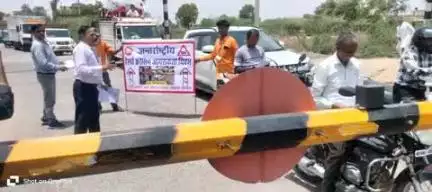 जोधपुर मंडल द्वारा विभिन्न समपार फाटकों पर सड़क उपयोगकर्ताओं को संरक्षा  के प्रति जागरूक करने के लिए अभियान चलाया