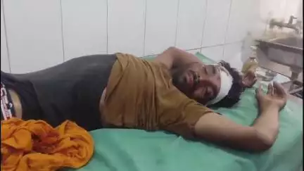 पुवायां: मझिगवां गांव के समीप बाइक और स्कूटी की टक्कर में बाइक सवार एवं स्कूटी सवार गंभीर घायल, जिला अस्पताल रेफर