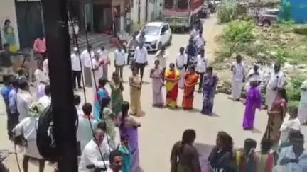 ఉరవకొండ: వజ్రకరూరులో ఆర్డీటీ పరిరక్షణ కొరకు ప్రజా సంఘాల ఆధ్వర్యంలో భారీ ర్యాలీ, మానవహారం కార్యక్రమాలు