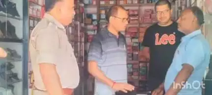 छौड़ाही: प्रखंड में पॉलिथीन बैन को लेकर विभिन्न दुकानों पर की गई छापेमारी