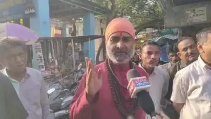 महोबा: बागेश्वर धाम के धीरेंद्र शास्त्री के कुर्बानी पर दिए बयान पर जनता की राय, ऊदल चौक पर लोगों ने रखी अपनी बात