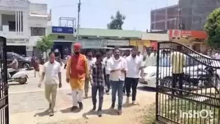 गढ़ी: यूथ कांग्रेस गढ़ी ने चिरंजीवी बीमा योजना को दोबारा शुरू करवाने की मांग को लेकर SDM को दिया ज्ञापन