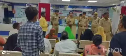 बलरामपुर: जनपद में हो रही साइबर ठगी के खिलाफ पुलिस ने विभिन्न स्थानों पर जागरूकता अभियान चलाया