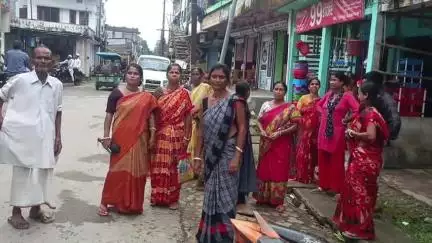 কৈলাশহর: কৈলাসহর পশ্চিম গোবিন্দপুরের বাসিন্দারা রাস্তা সংস্কারের দাবিতে জল সম্পদ বিকাশ দপ্তরে ডেপুটেশন দেয় #jansamasya