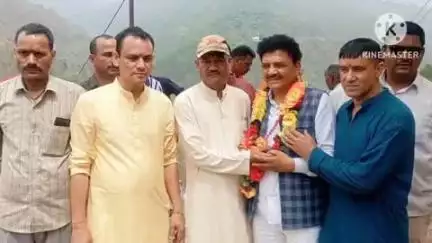 भिकियासैन: कुणझीना तल्ला में भूमिया देवता मूर्ति प्राण प्रतिष्ठा कार्यक्रम में विधायक ने की शिरकत, जनता से किया संवाद