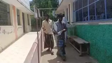 சீர்காழி: நல்லூர் ஊராட்சி நரி முடுக்கு கிராமத்தை சேர்ந்த தொண்டு நிறுவன ஊழியர் மீது எட்டு பேர் கொண்ட கும்பல்