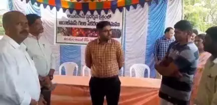 పెద్దపల్లి: ఆయిల్ పామ్‌ సాగుకు రైతులు ముందుకు రావాలి: కాల్వ శ్రీరాంపూర్‌లో జిల్లా కలెక్టర్ శ్రీహర్ష
