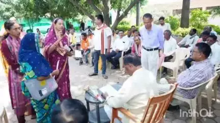 रामानुजगंज: सनावल के आवासीय परिसर में कृषि मंत्री रामविचार नेताम ने आम जनों से की मुलाकात