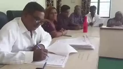 चौथ का बरवाड़ा: पंचायत सभागार चौथ का बरवाड़ा में साधारण सभा की बैठक का हुआ आयोजन, 30 से अधिक पट्टा पत्रावलियों का किया गया निस्तारण