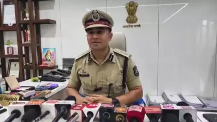 વાપી: પોલીસની મોટી કામગીરી: એક મહિનામાં 28 વર્ષથી નાસતા ફરતા સહિત 30 આરોપીઓને ઝડપી પાડયા, હત્યા-બળાત્કારના કેસ ઉકેલાયા