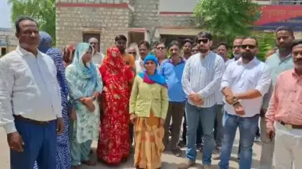 चित्तौड़गढ़: गांधीनगर में महिला सफाई कर्मी से दुर्व्यवहार का विरोध, पुलिस अधीक्षक को दिया ज्ञापन